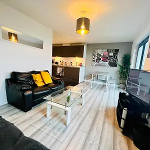 Lush Bay With Secure Parking And Fast Wifi Apartment Cardiff